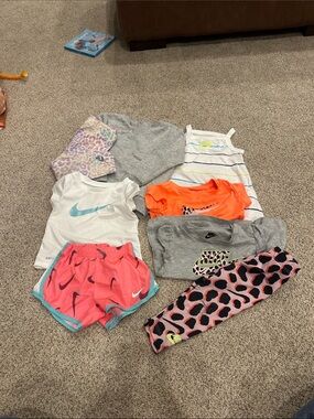 Nike Girls Activewear bundle size 12-18 months